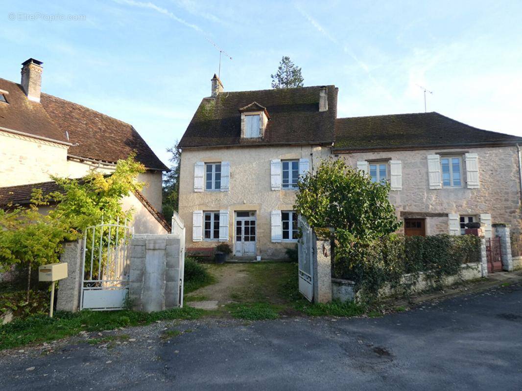 Maison à CHERVEIX-CUBAS