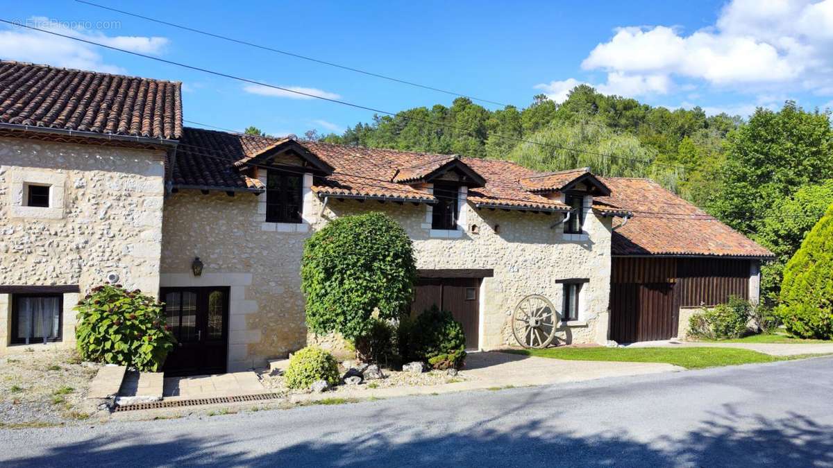 Maison à SAINT-ASTIER