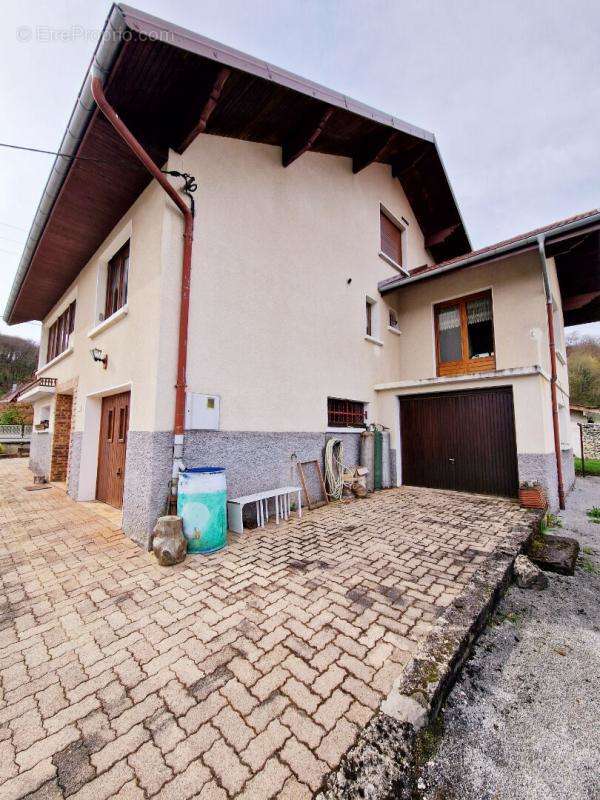 Maison à PONT-DE-ROIDE