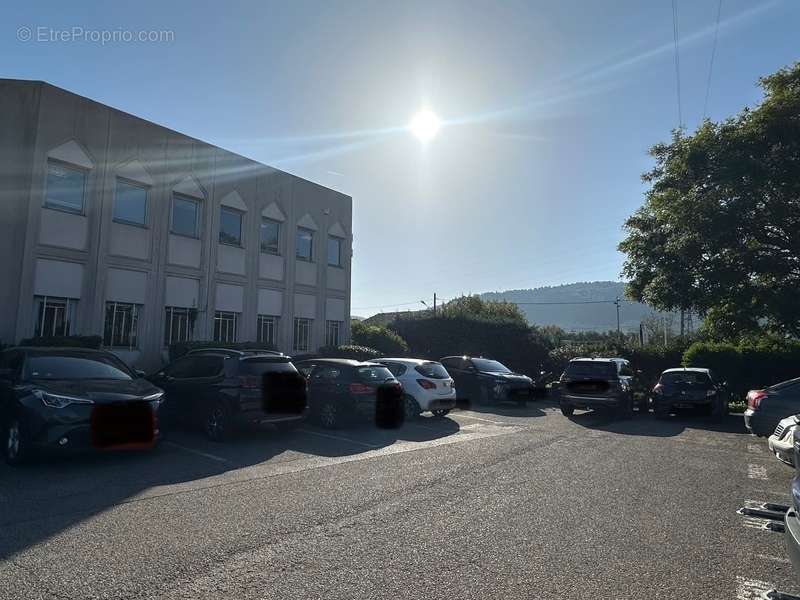 Parking à LA PENNE-SUR-HUVEAUNE