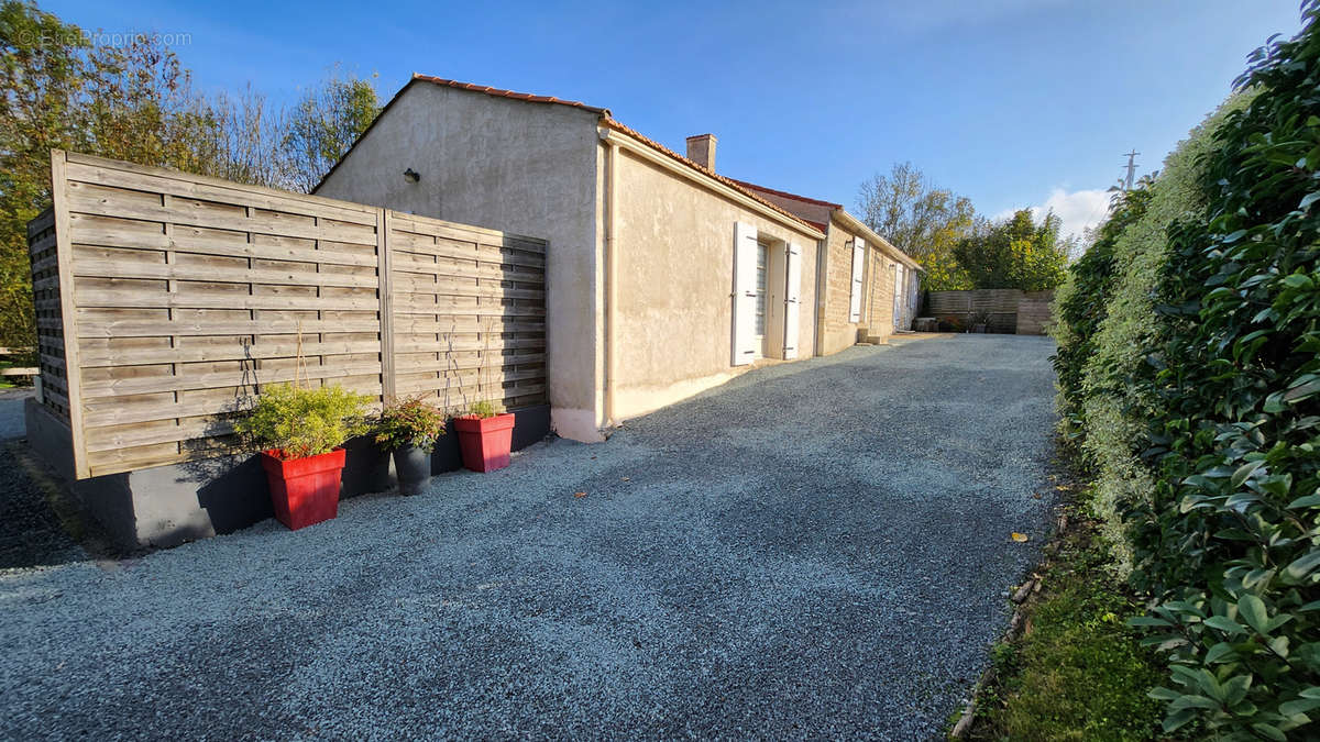 Maison à SAINTE-GEMME-LA-PLAINE