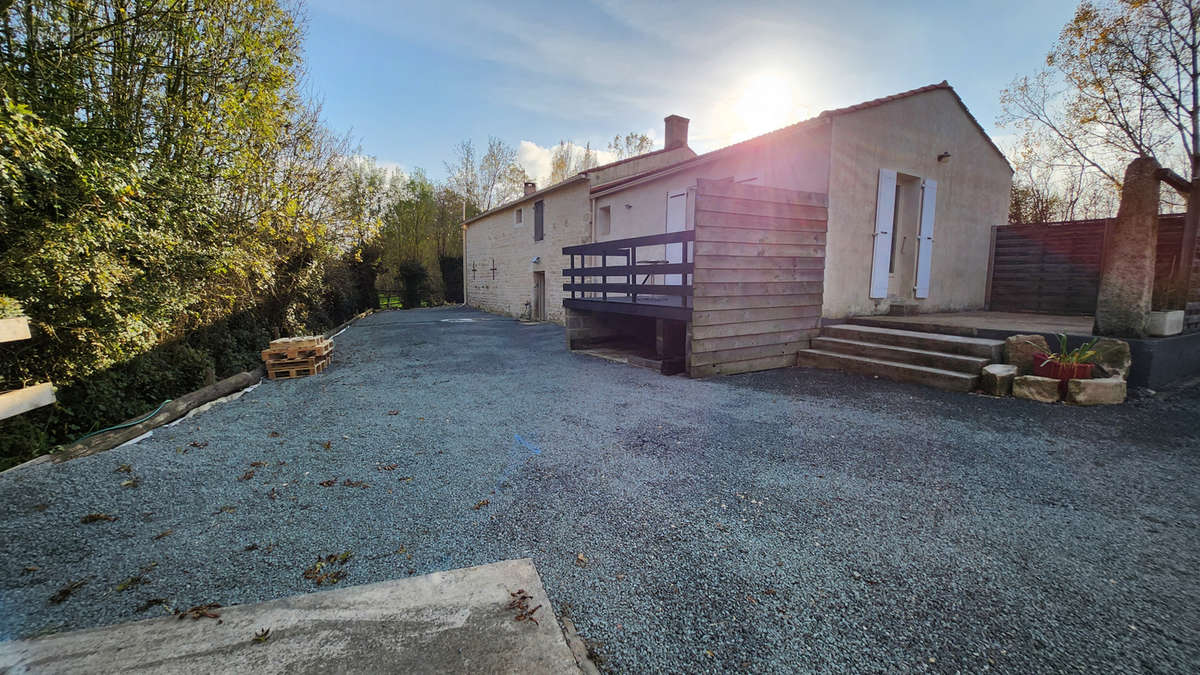 Maison à SAINTE-GEMME-LA-PLAINE