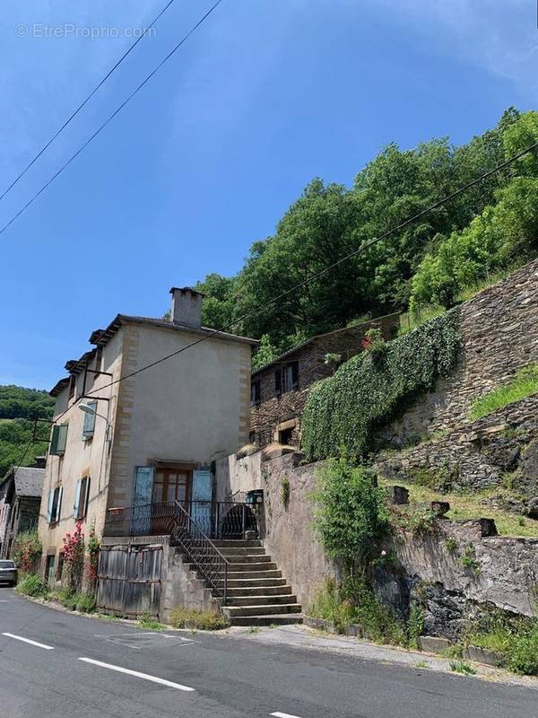 Maison à SAINT-SERNIN-SUR-RANCE