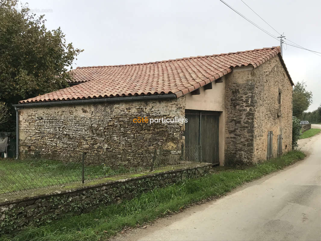 Maison à BAZOGES-EN-PAREDS