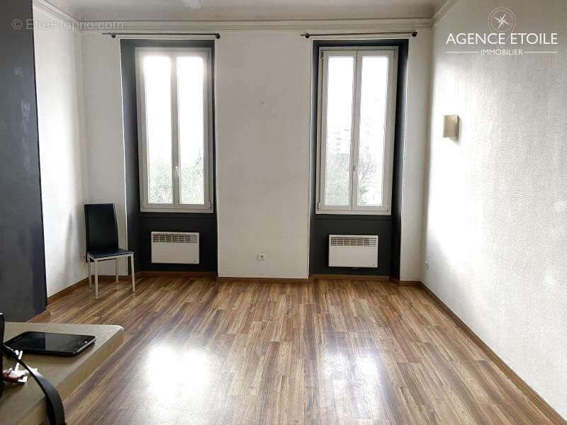 Appartement à MARSEILLE-8E