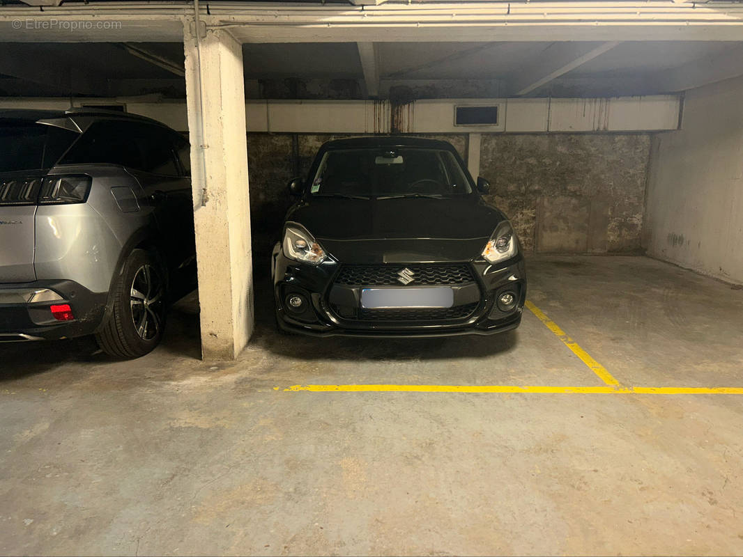 Parking à PARIS-16E