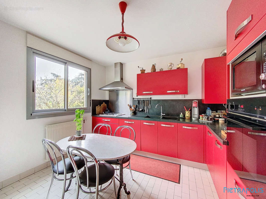 Cuisine - Appartement à FONTAINES-SUR-SAONE