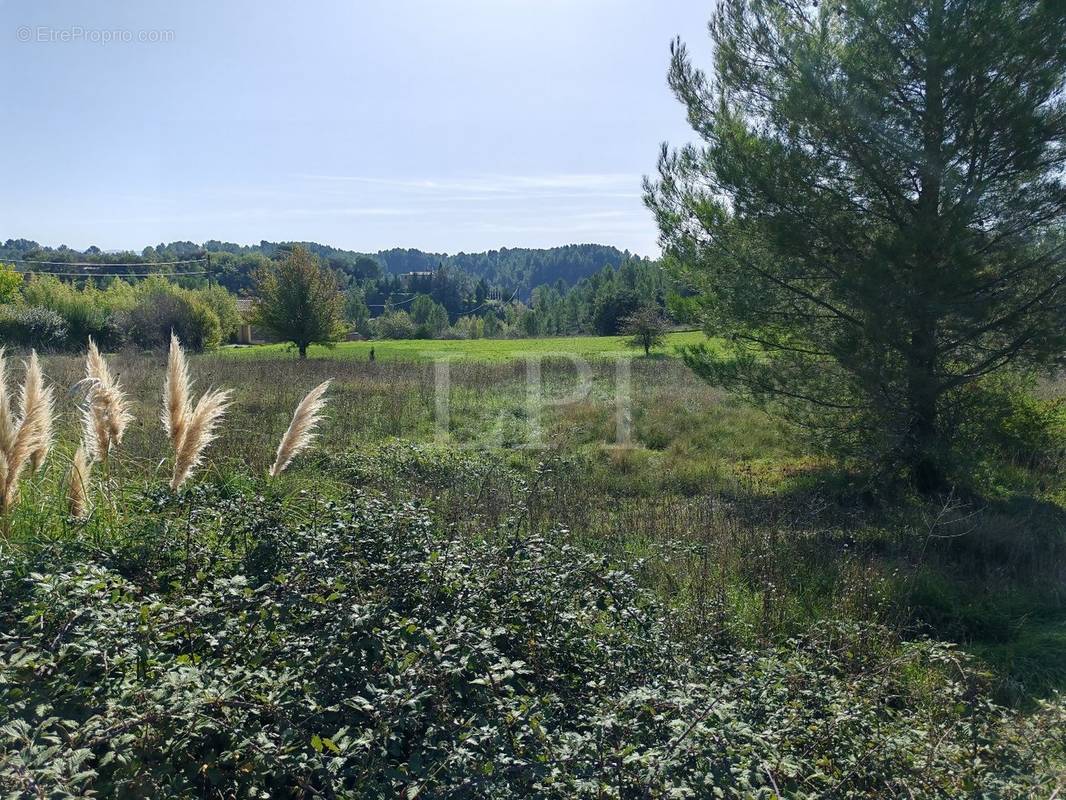 Terrain à SAINT-SATURNIN-LES-APT