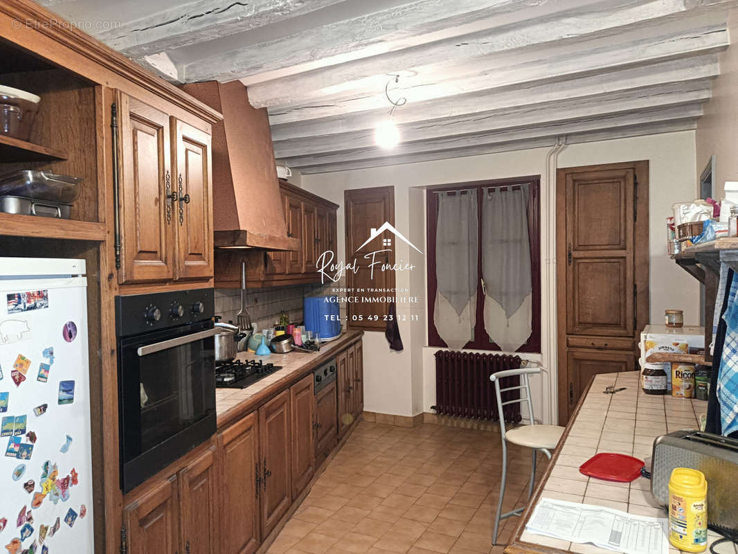 Cuisine indépendante fonctionnelle de 11 m2 - Maison à LIGUEIL