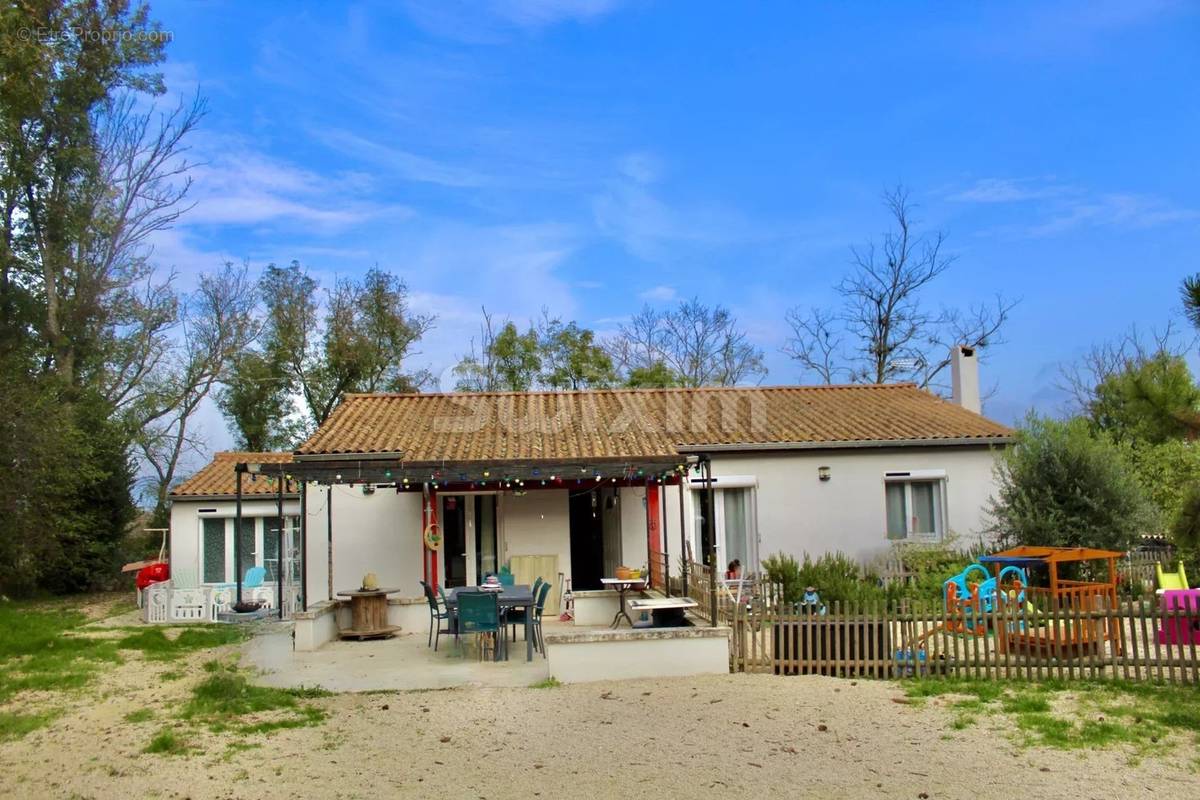 Maison à SAINT-GERVAIS-SUR-ROUBION