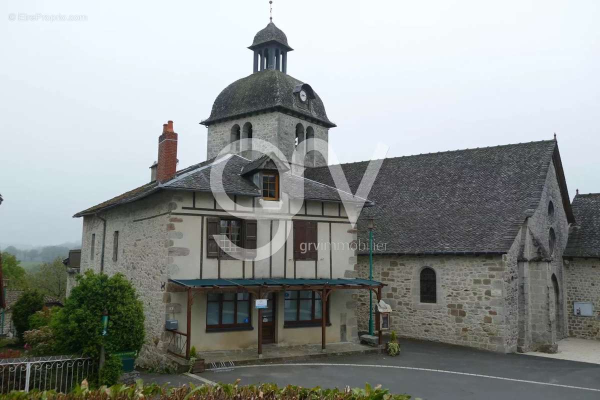 Maison à MOURJOU