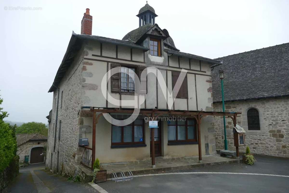 Maison à MOURJOU