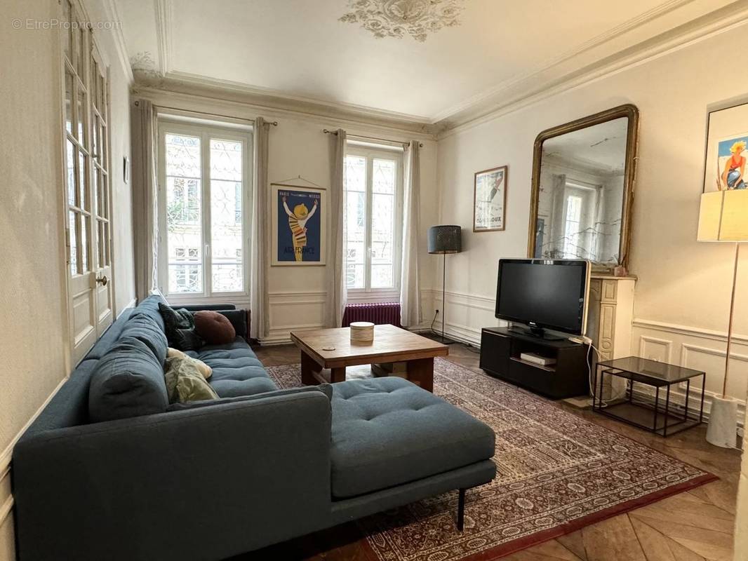 Appartement à PARIS-17E