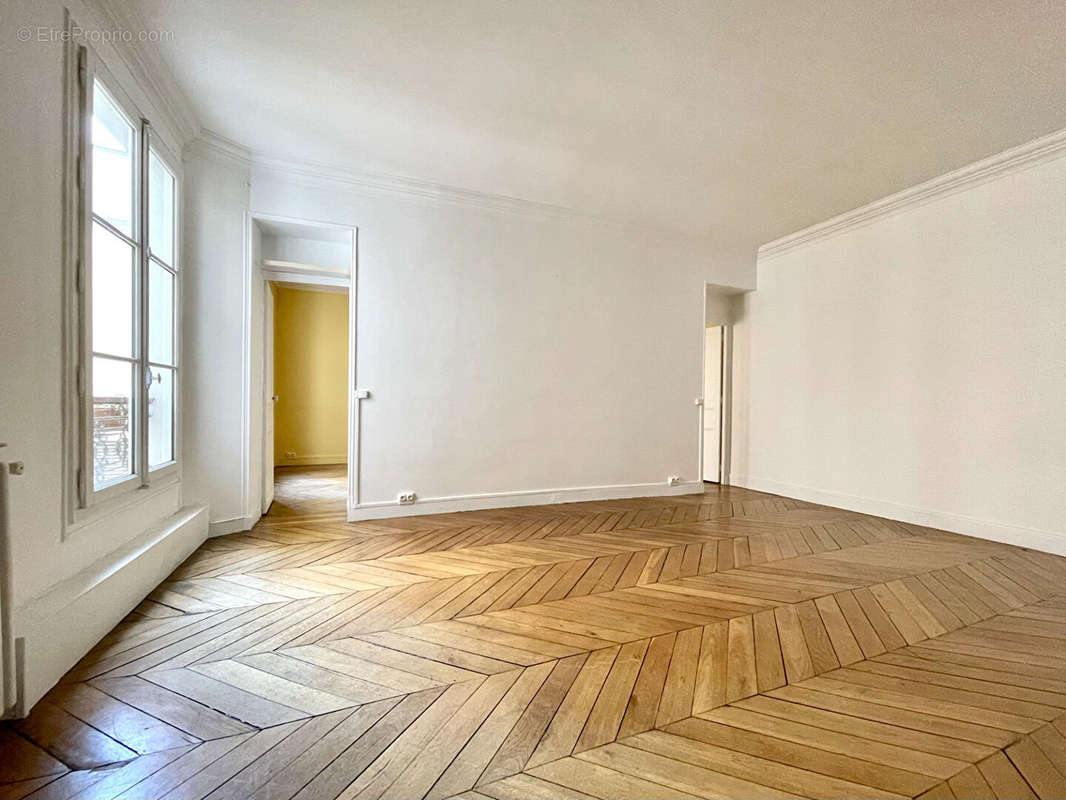 Appartement à PARIS-1E