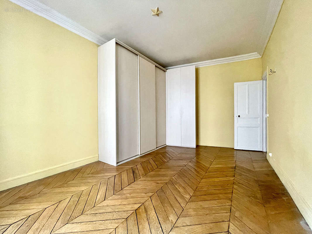 Appartement à PARIS-1E