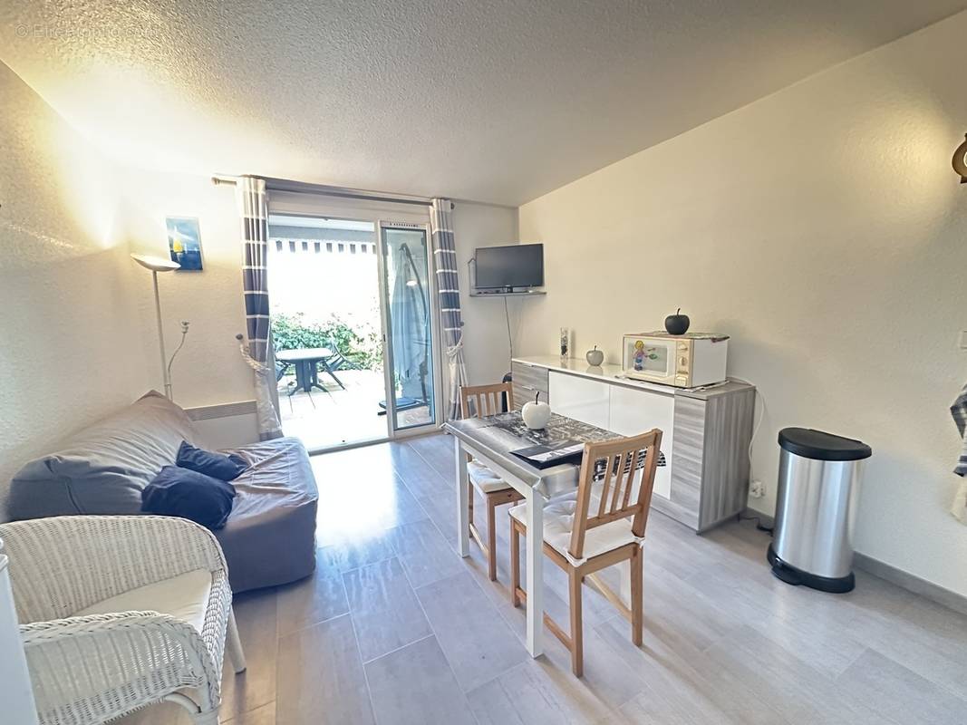 Appartement à SAINT-CYR-SUR-MER