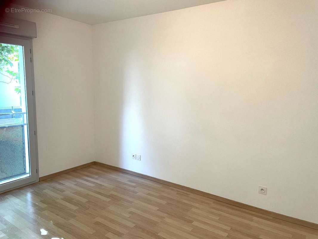   - Appartement à DECINES-CHARPIEU