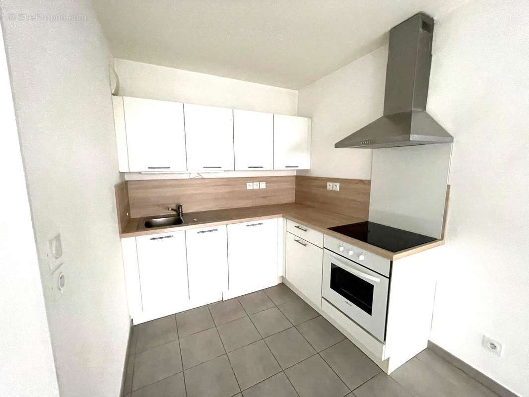   - Appartement à DECINES-CHARPIEU