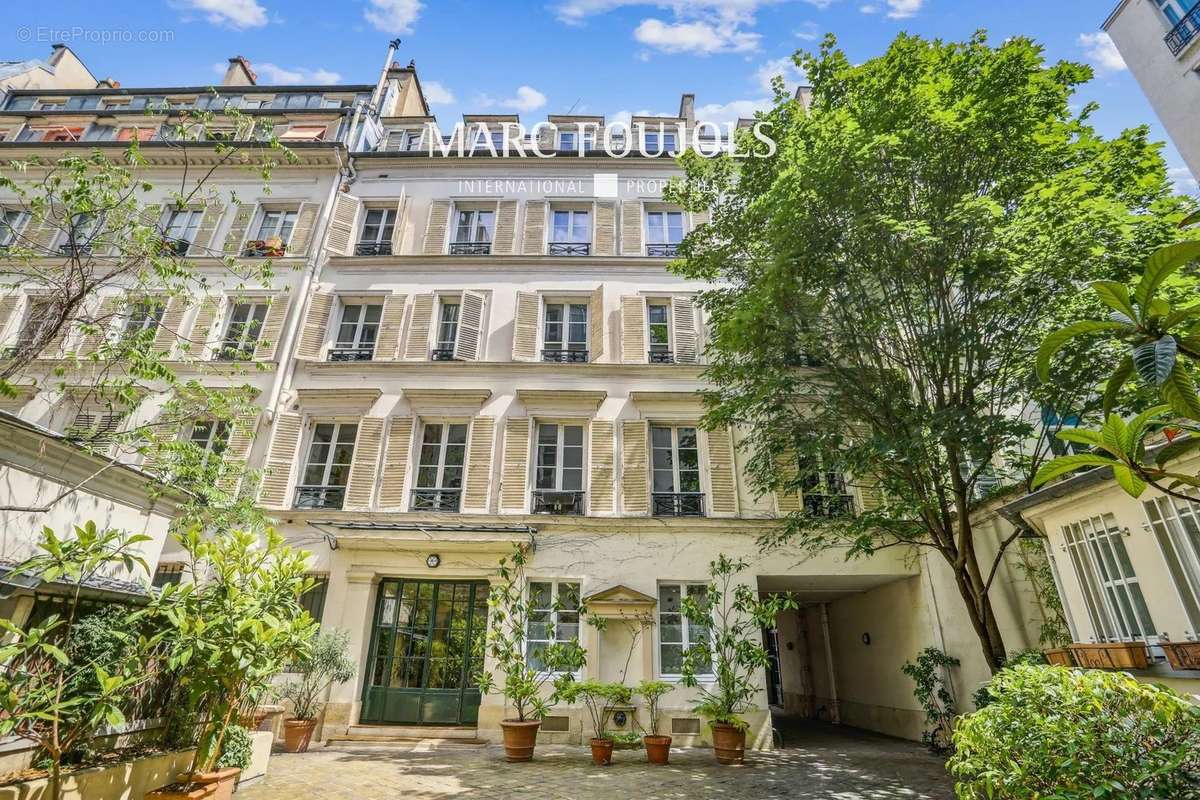 Appartement à PARIS-8E