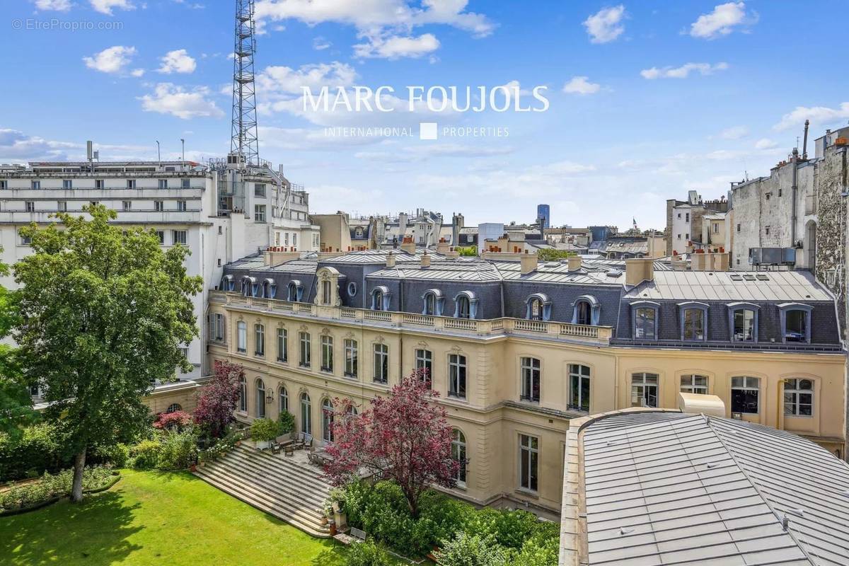 Appartement à PARIS-8E