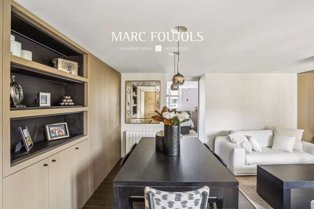 Appartement à PARIS-8E