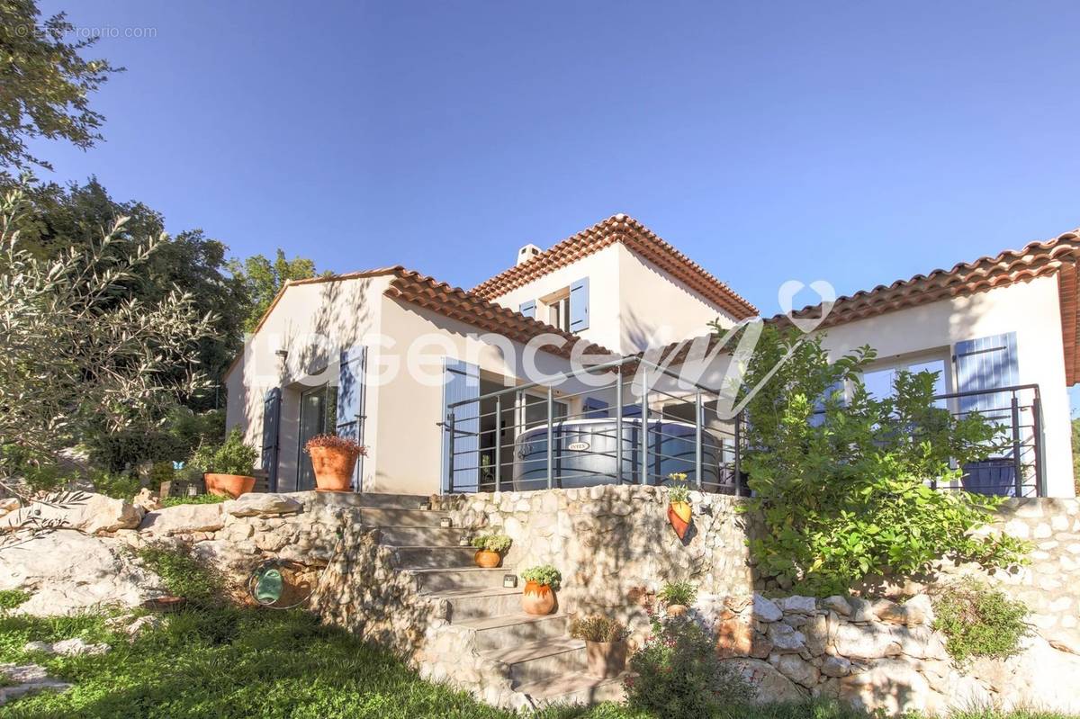 Maison à CHATEAUNEUF-VILLEVIEILLE