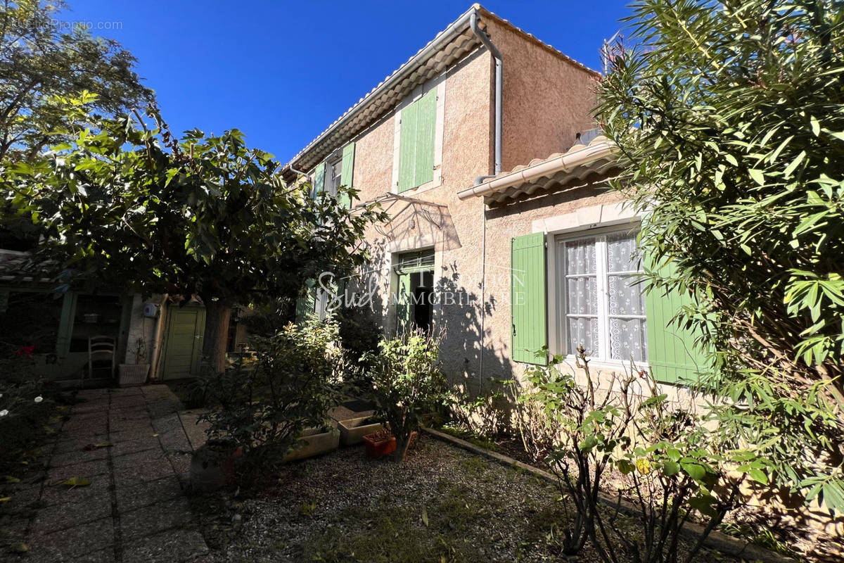 Maison à L&#039;ISLE-SUR-LA-SORGUE