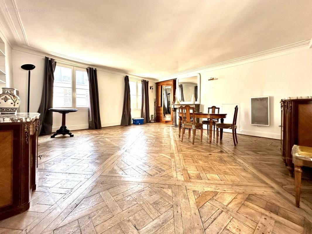 Appartement à PARIS-3E