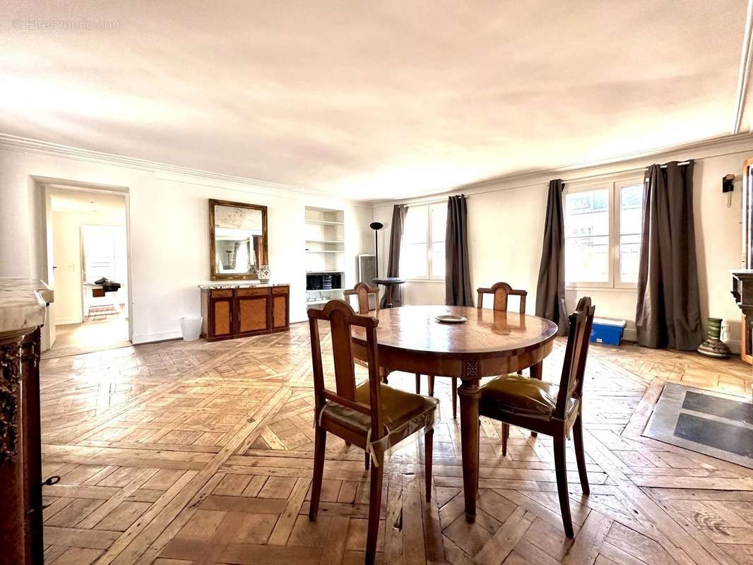 Appartement à PARIS-3E