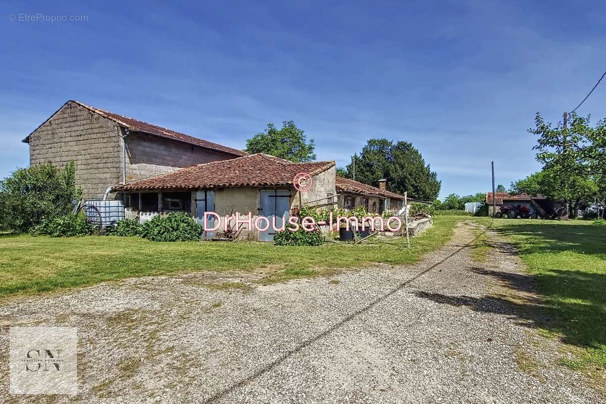 Maison à PUJOLS