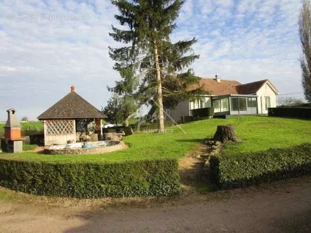 Maison à SAINT-GERAND-LE-PUY