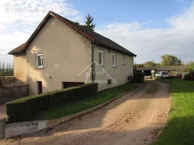 Maison à SAINT-GERAND-LE-PUY