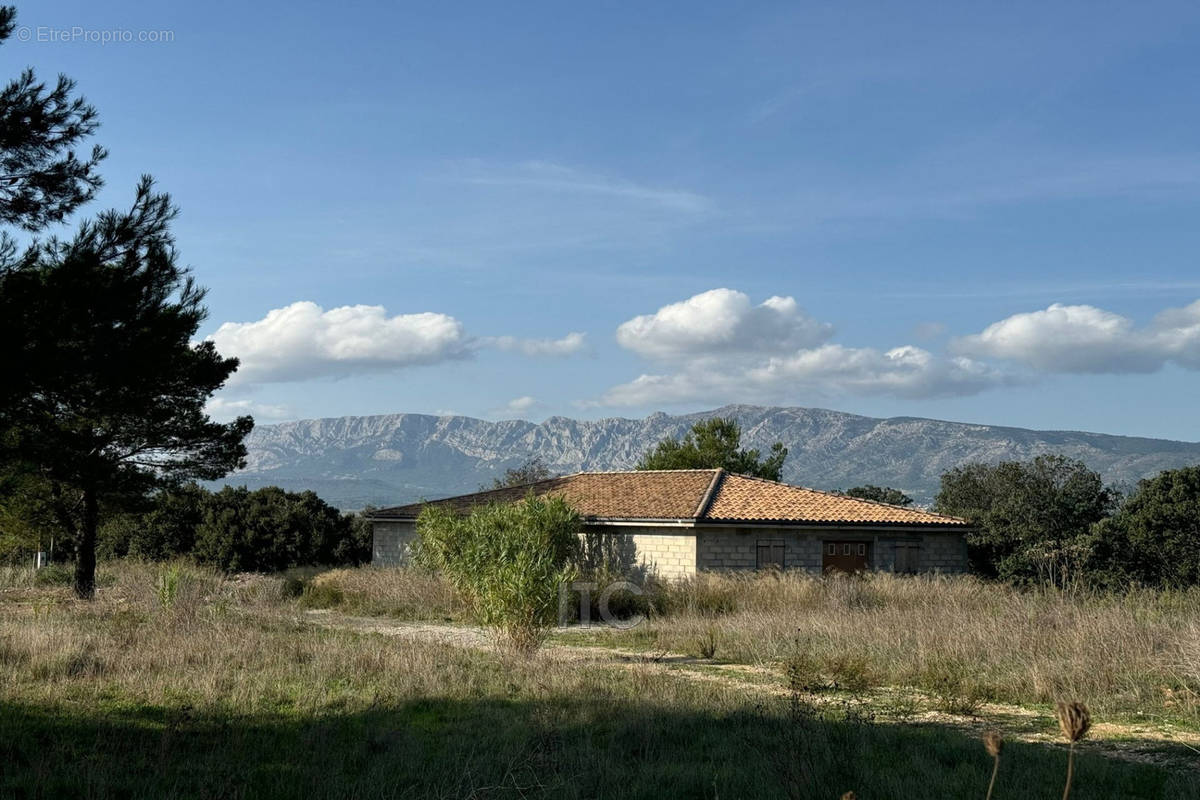 Maison à POURRIERES