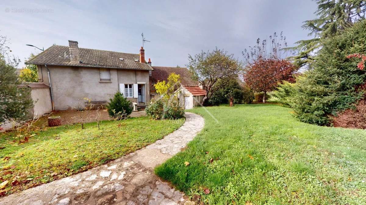 Maison à CERILLY