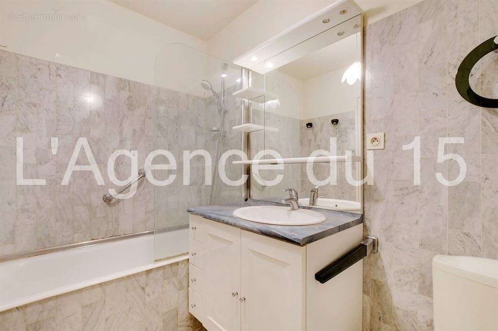 Appartement à PARIS-15E