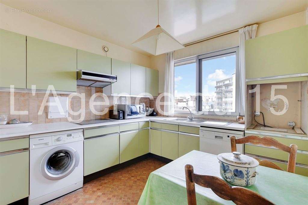 Appartement à PARIS-15E