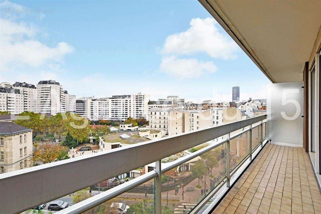 Appartement à PARIS-15E