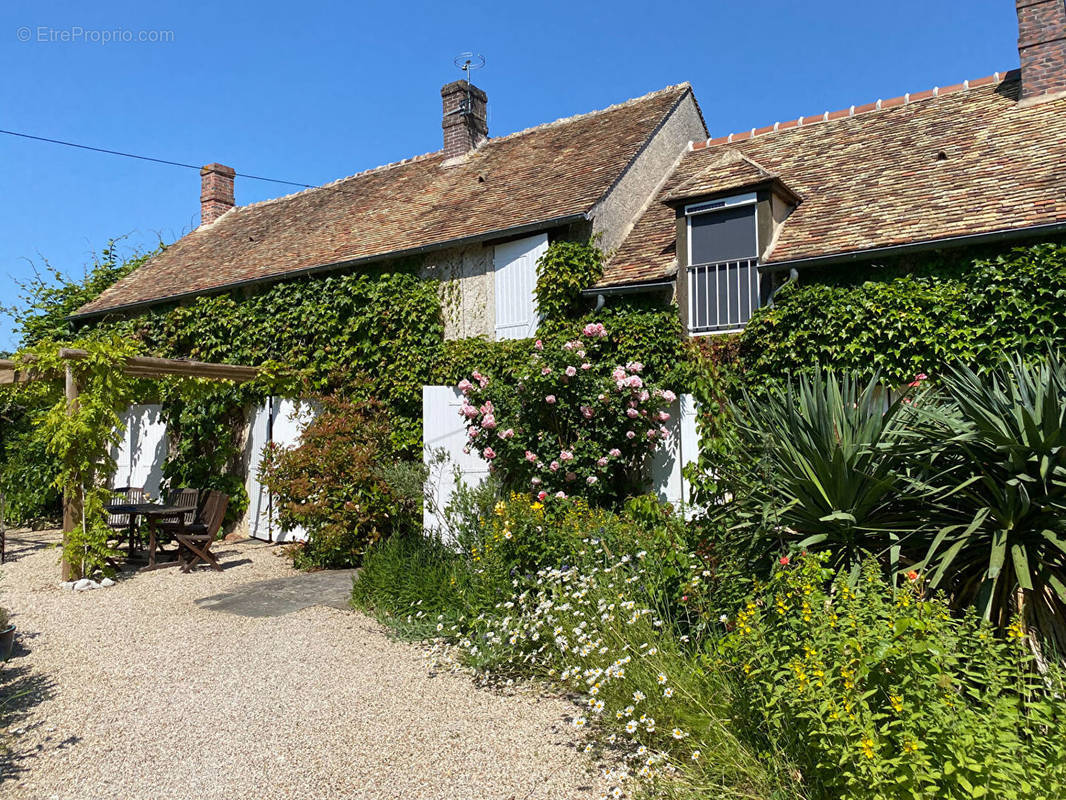 Maison à HOUDAN