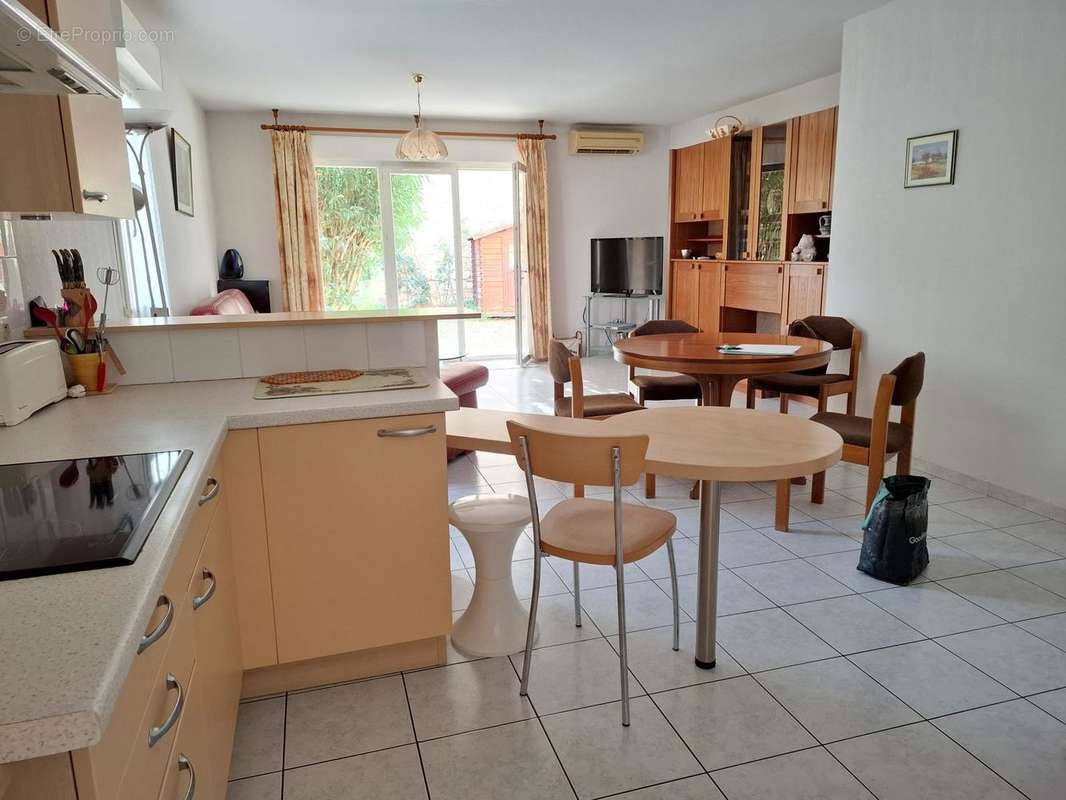 Appartement à MAUGUIO