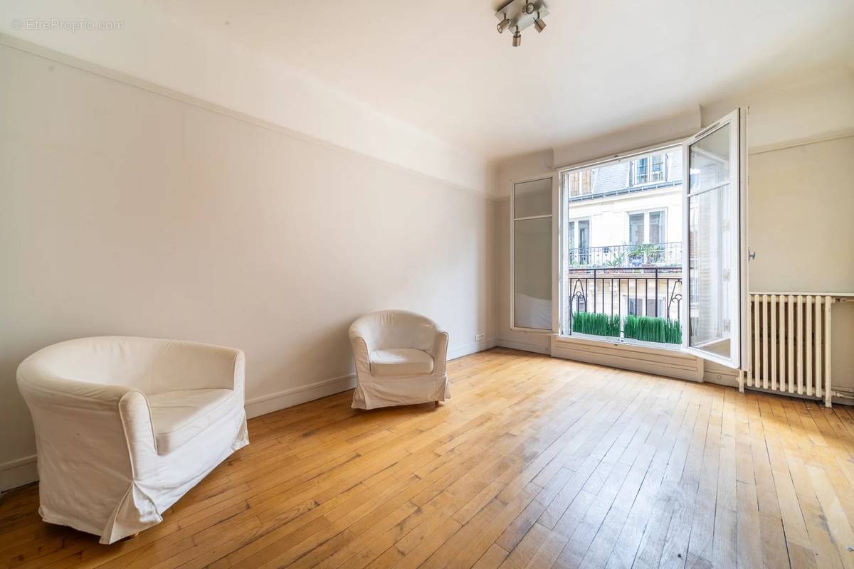 Appartement à PARIS-16E