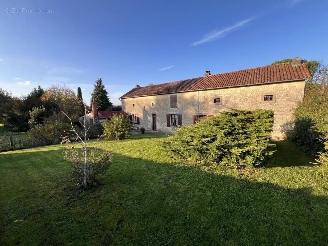 Maison à BIOUSSAC