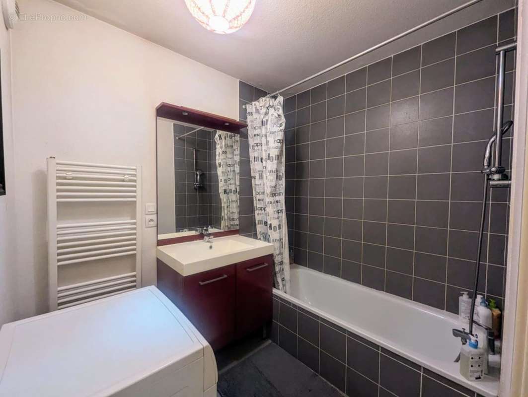 Salle de bain  - Appartement à PESSAC