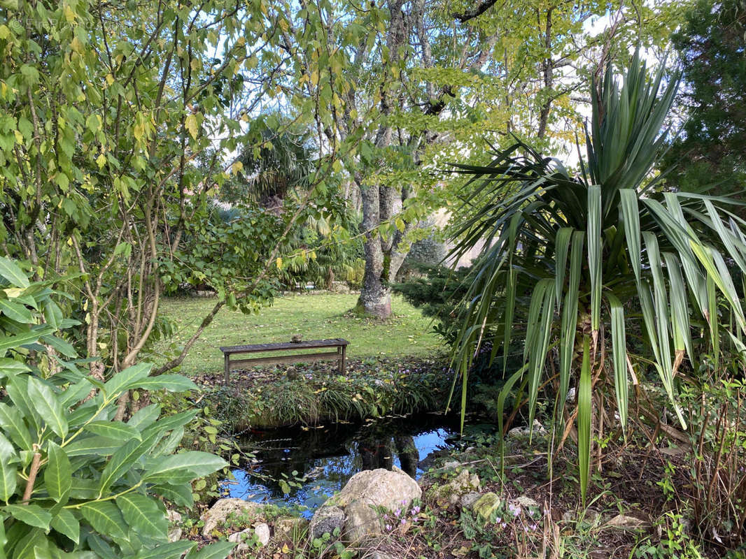 pond - Maison à BROSSAC