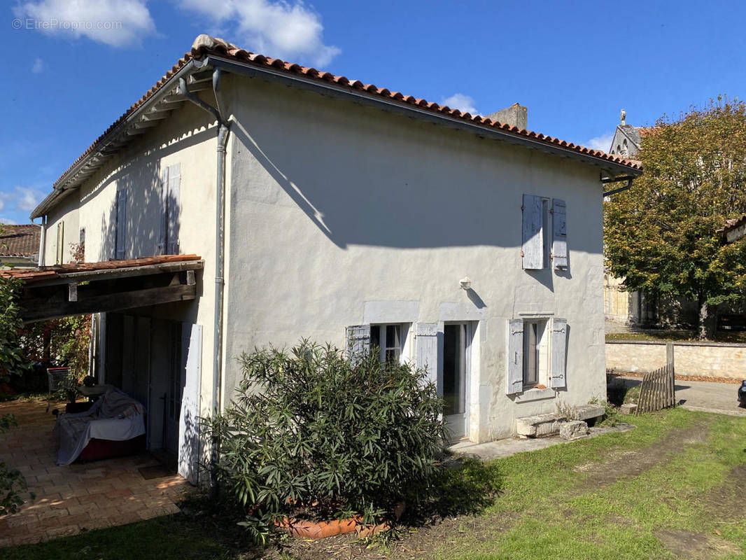 Maison av 16210 - Maison à CHALAIS