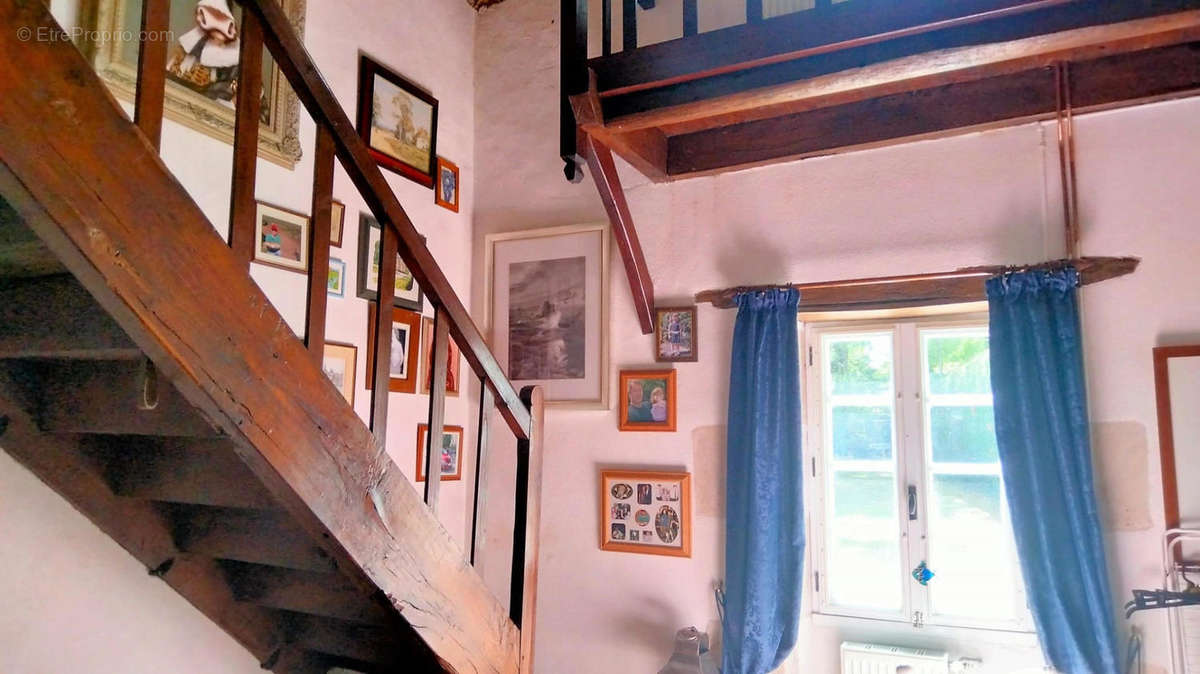 STAIRS - Maison à ROUMAZIERES-LOUBERT