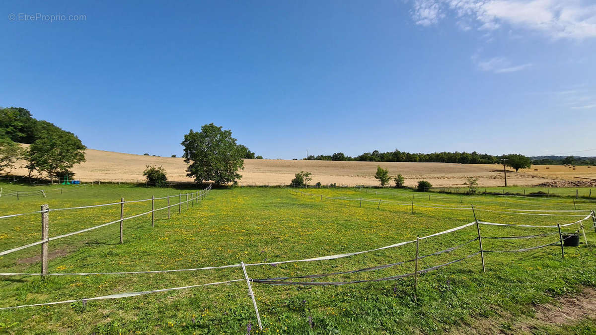 Charente country house with pool for sale . maison - Maison à BONNES