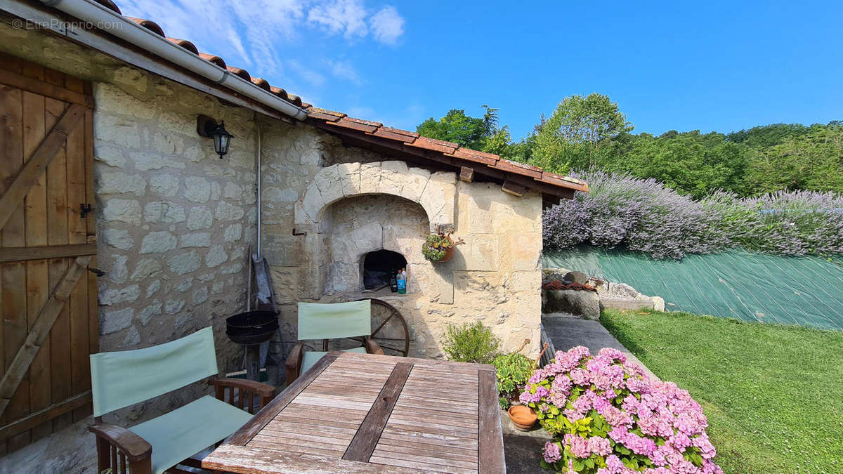 Charente country house with pool for sale . maison - Maison à BONNES