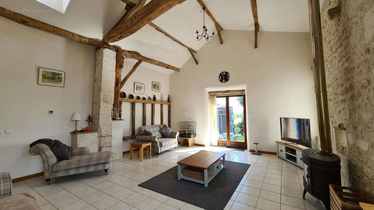 Charente country house with pool for sale . maison - Maison à BONNES