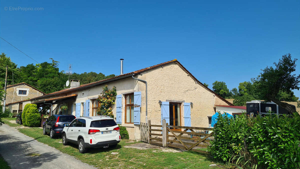 Charente country house with pool for sale . maison - Maison à BONNES