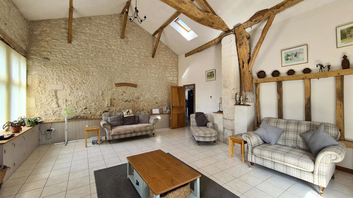 Charente country house with pool for sale . maison - Maison à BONNES